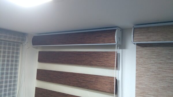 Window Roller and Vertical Blinds - Image 4